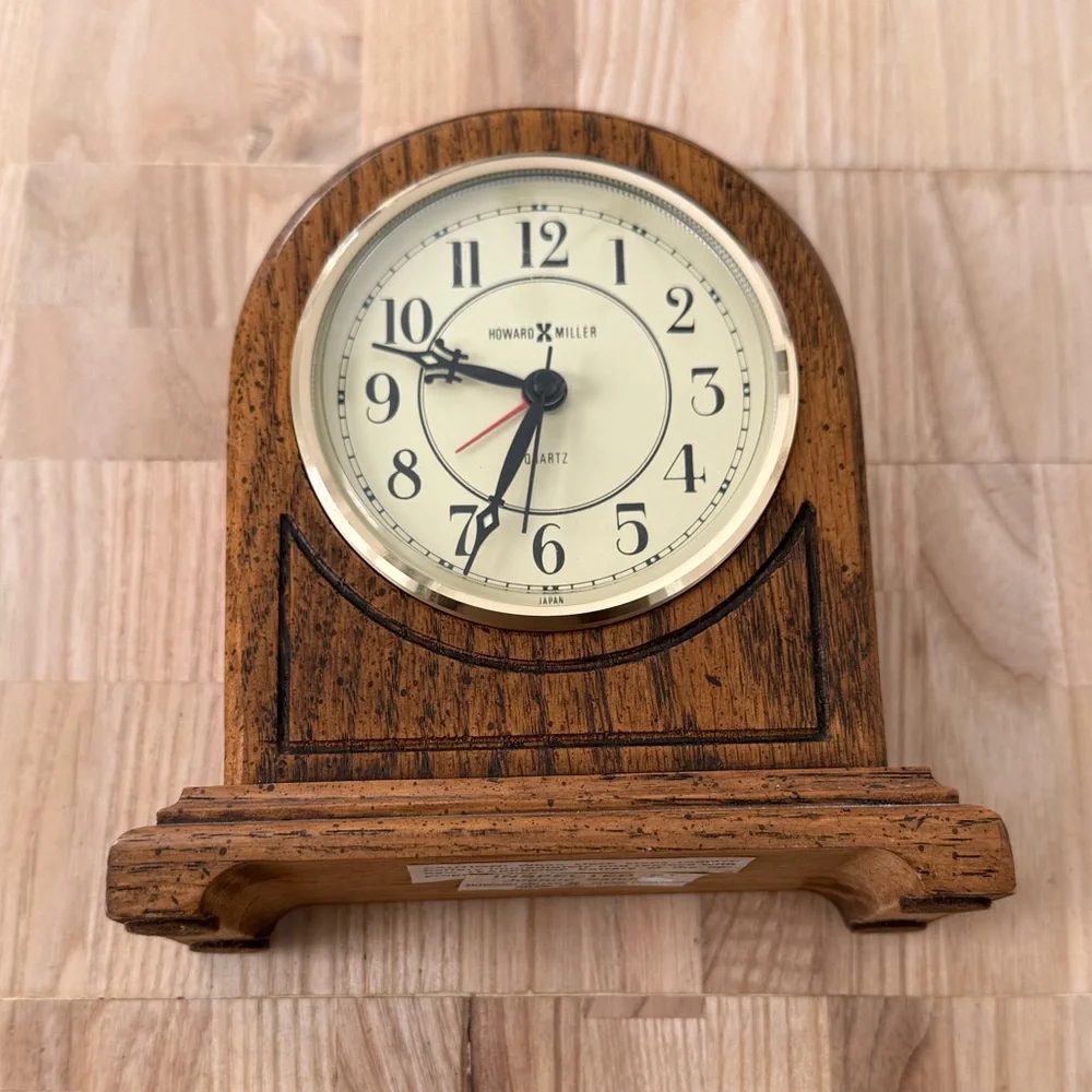 Howard Miller Rare Vintage Oak Wood Mantle Quartz Clock
